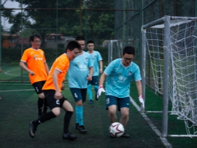 Hairong Haihui Football Club was established. The first fraternity match was presented.